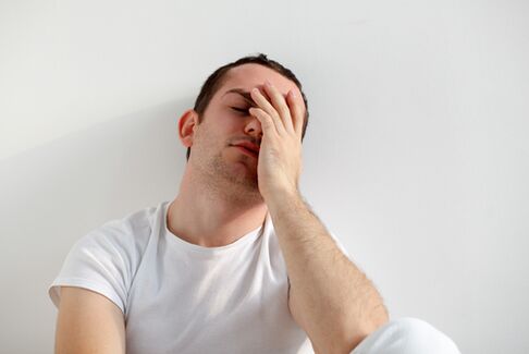 Un home está molesto polo seu pequeno pene e como pode agrandalo con refresco